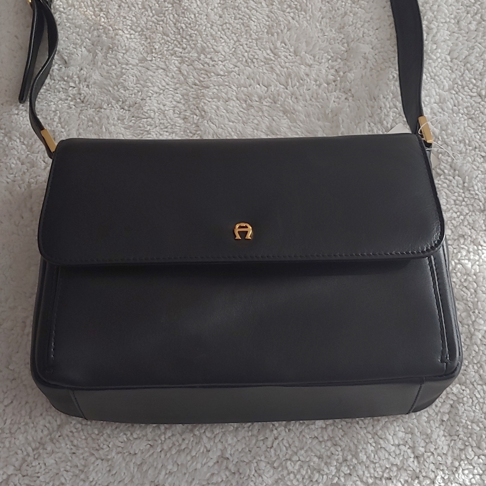 Etienne Signer Black Leather Handbag
